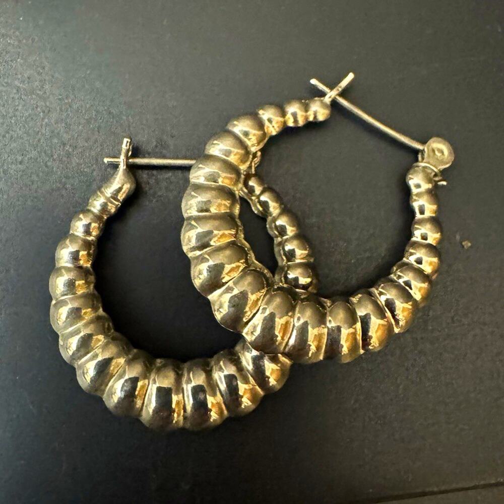 Ribbed Hoop Earrings sterling Silver 925 Round Hinged Closure No Stone